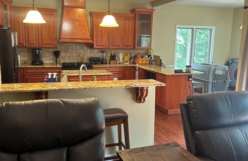 Dahlonega House | 3-bedroom house in Dahlonega right on Yahoola Creek. WiFi, Fireplace & hot-tub.