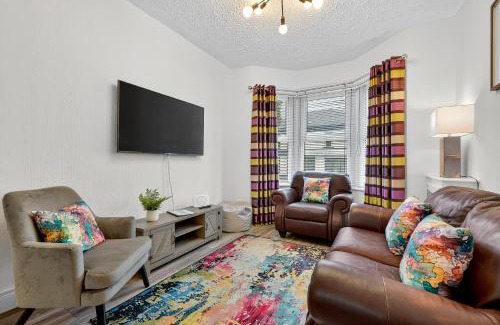 Lisburn Apartment | 3 Bedroom House in Lisburn, 16 minutes to Belfast with parking