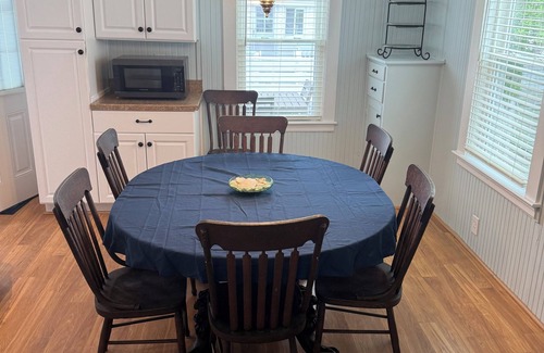 Hampton House | 3-bedroom house in nice Hampton with AC, WiFi - 3 Houses to the beach