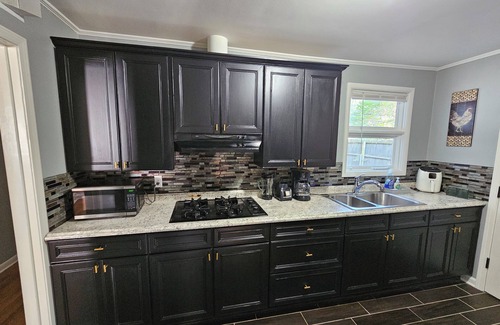 Memphis House | 3-bedroom house in peaceful Memphis with AC, WiFi. Enjoy your stay