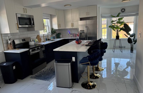 Detroit House | 3-bedroom house in terrific Detroit near the Avenue of Fashion
