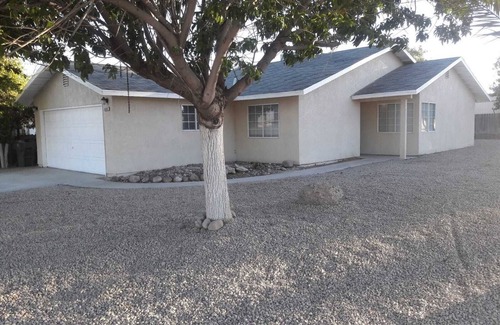 Coalinga House | 3-bedroom house in tranquil Coalinga