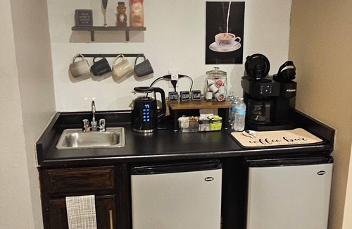 Taylor Ranch House | 3-bedroom house in welcoming Albuquerque with WiFi, AC