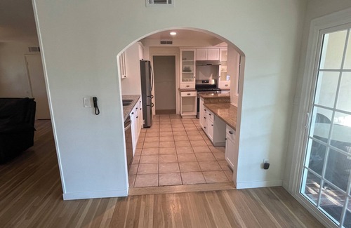 Granada Hills South House | 3-bedroom house in lovely Los Angeles with AC