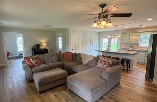 Springville House | 3-bedroom house in peaceful Springville with WiFi, AC