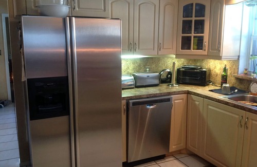 Pembroke Pines House | 3 bedroom house w/private heated salt water pool, bbq, quiet location