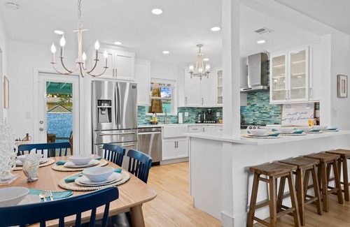 Hollywood House | 3-bedroom house with Heated Pool in Enchanting Hollywood with AC