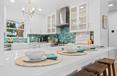 Hollywood House | 3-bedroom house with Heated Pool in Enchanting Hollywood with AC