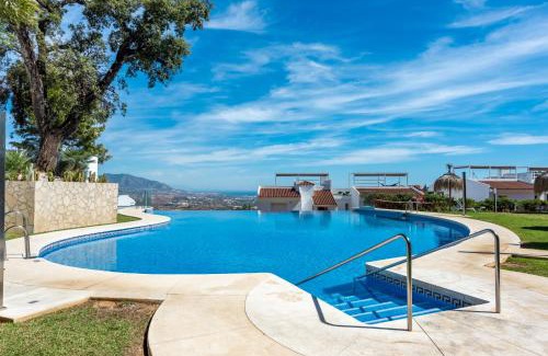 Ojen Apartment | 3 Bedroom Huge Terrace Pool & Views