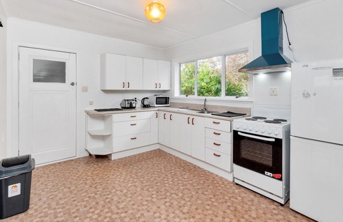 Greenlane - Ellerslie House | 3 Bedroom In Onehunga w Parking - Wifi - Netflix