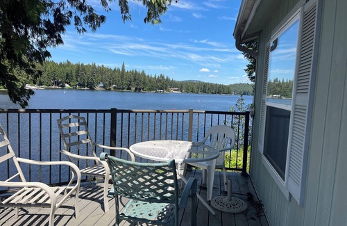 Newport Cabin | 3-bedroom lakefront cabin with WiFi, AC and a private dock. Bring the family!