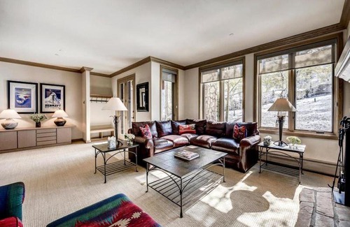 Highlands Townhomes Apartment | 3 Bedroom Luxury Ski-Inski-Out Condo At Highlands Slopeside Beaver Creek