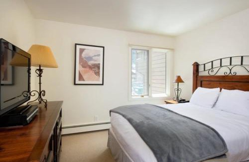 Aspen Hotel | 3 Bedroom Mountain Residence In The Heart Of Aspen With Amenities Including Heated Pool, Hot Tubs, Game Room And Spa