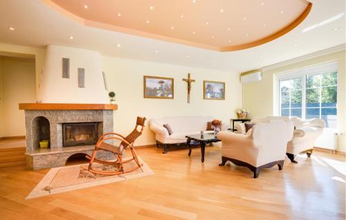 Kraljevec Sesvetski House | 3 Bedroom Nice Home In Vurnovec