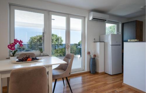 Peruski House | 3 Bedroom Nice Home In Peruski