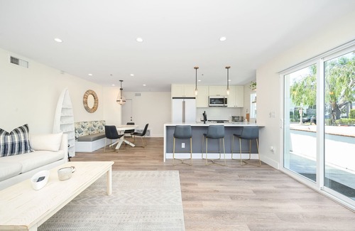 Balboa Island House | 3 Bedroom Renovated Condo on Balboa Island