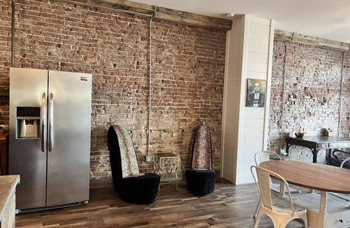 Cape Girardeau Apartment | 3-bedroom river view apartment in historic downtown Cape Girardeau