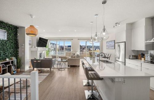 Sage Hill House | 3 Bedroom Sage House with AC, Driveway Parking, King Bed & More