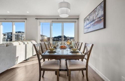 Sage Hill House | 3 Bedroom Sage House with AC, Driveway Parking, King Bed & More