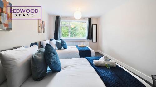 Camberley House | 3-Bedroom Serviced House, Free Parking for 2 Cars, Free WiFi By Redwood Stays
