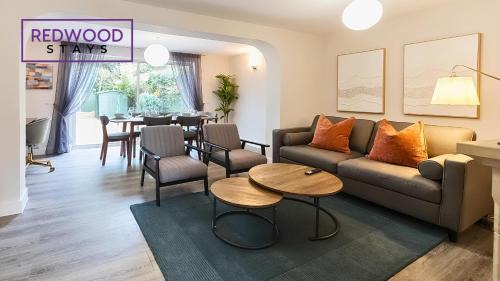 Camberley House | 3-Bedroom Serviced House, Free Parking for 2 Cars, Free WiFi By Redwood Stays