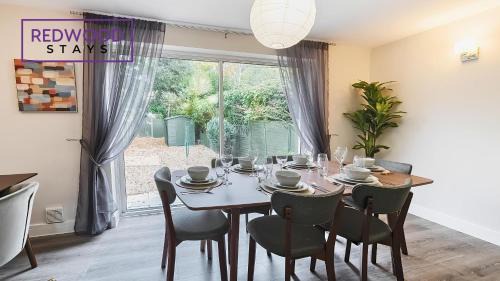 Camberley House | 3-Bedroom Serviced House, Free Parking for 2 Cars, Free WiFi By Redwood Stays