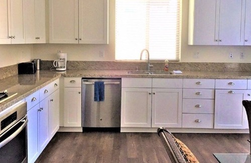 Lake Forest Apartment | 3 Bedroom Single family 460355 by Houzlet