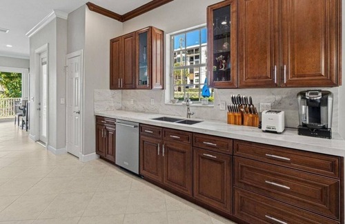 Hillsboro Beach House | 3 Bedroom Townhome 435936 by Houzlet