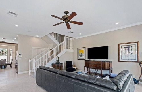 Hillsboro Beach House | 3 Bedroom Townhome 435936 by Houzlet