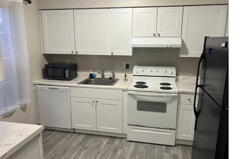 Germantown House | 3-bedroom townhome in delightful Germantown with AC without basement