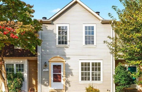 Germantown House | 3-bedroom townhome in delightful Germantown with AC without basement