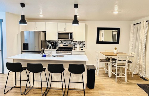 Magna House | 3-bedroom townhome in fantastic Magna with AC, WiFi. Enjoy your stay