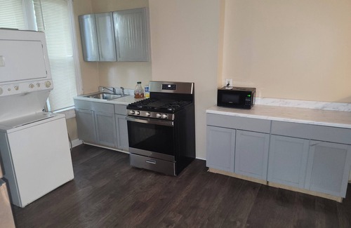 Western House | 3-bedroom townhome in superb Baltimore with AC