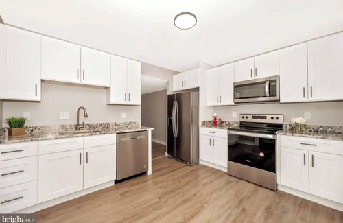 Montgomery Village House | 3-bedroom townhome in Gaithersburg with WiFi, AC, Meditation Room Close to DC