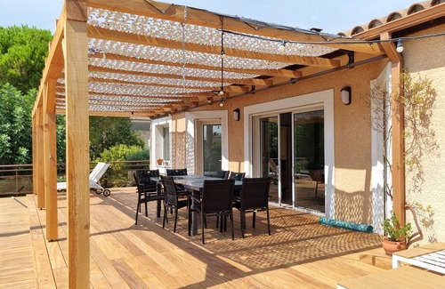 Villeveyrac Villa | 3 bedroom villa, swimming pool, pétanque court, 15 min from the sea