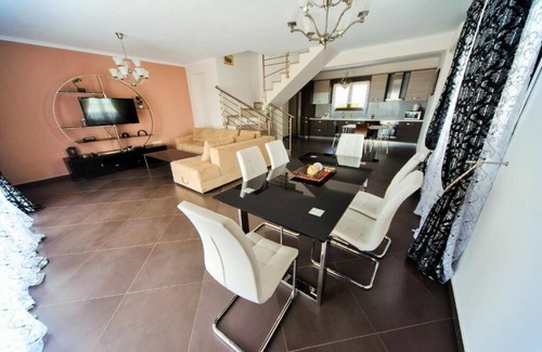 Haniotis Villa | 3- Bedroom Villa with private pool, close to sandy beach! Pet-Friendly!