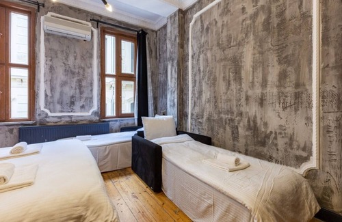 Galata Apartment | 3 Bedroom with A/C, 3 Bathroom, 2 Toilet with kitchen and balcony for 11 people.