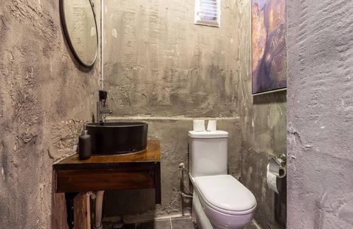 Galata Apartment | 3 Bedroom with A/C, 3 Bathroom, 2 Toilet with kitchen and balcony for 11 people.