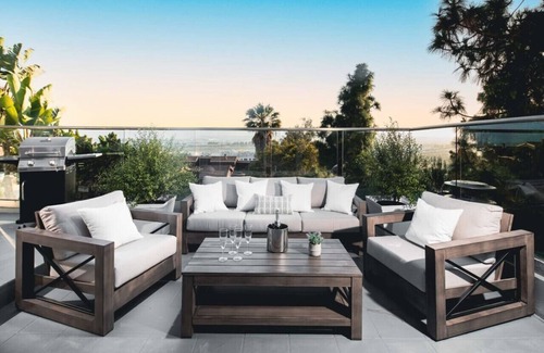 Middletown House | 3 Bedroom with Ocean View, Jacuzzi, and Parking