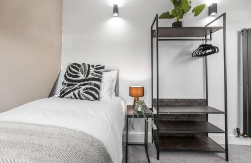 Norwich Apartment | 3 bedroom with parking by the station