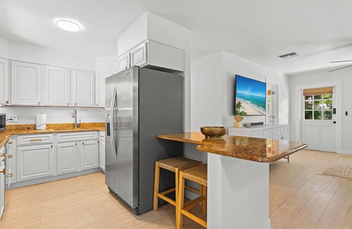 Rock Ridge House | 3-bedrooms-2 Full Baths, Private backyard, mnts to Central Beach & downtown