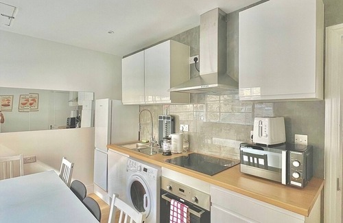 Kings Cross St. Pancras Apartment | 3 bedrooms flat in King Cross Prime Location