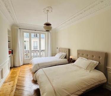 Enfants-Rouges Apartment | 3 bedrooms in Marais