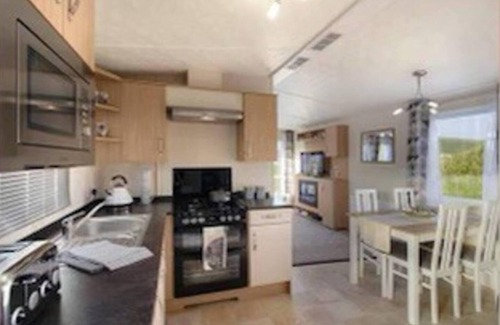 Balminnoch Apartment | 3 Bedrooms Loch Views Heated Pool Close To Beaches