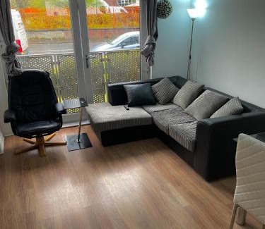 North Glasgow Apartment | 3 beds ,2 bedroom apartment near city centre Glasgow
