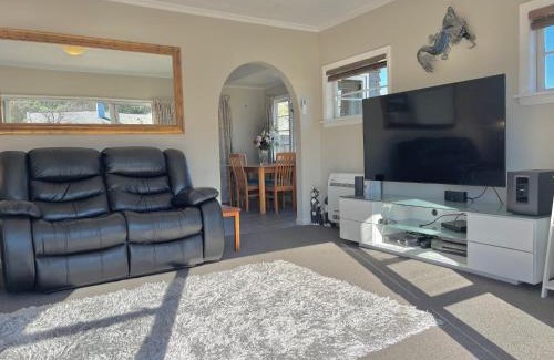 Nelson South House | 3-Beds with Sunny Deck & Gardens