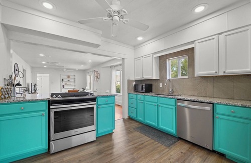 Grand Junction House | 3 Blocks to Main St/Kids Lounge & TV/Sleeps 6/W&D/Workspace/Priv Yard