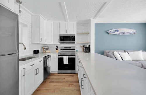 Jacksonville Beach House | 3 Blocks to Beach: Beachside Escape Coastal Oasis