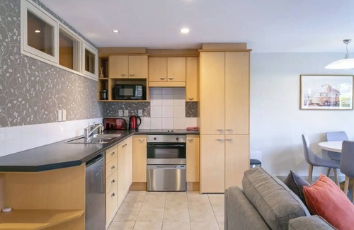 Taupo House | 3 BR Holiday home - Steps to the lake and short, scenic stroll to town