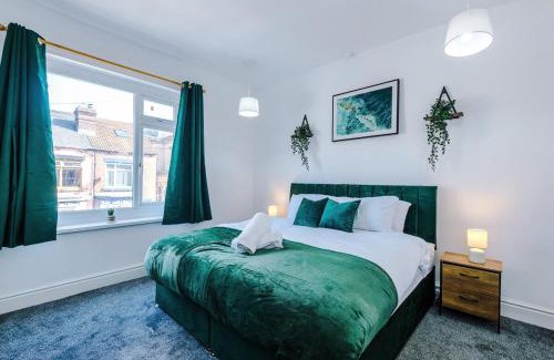 Sheffield House | 3 BR House By By Eason Stays Short Lets & Serviced Accommodation Sheffield With Pool Table & Free Parking
